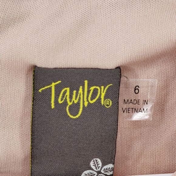 Taylor Women's Crew Neck Short Sleeve Bodycon Zipper Back Floral Lace Dress - Picture 6 of 10